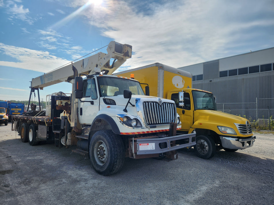 2009 International 7600 - National 1300H straight boom