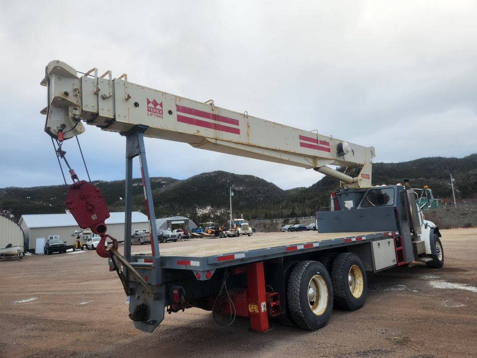 2001 Ford Sterling Terex BT4792 boom