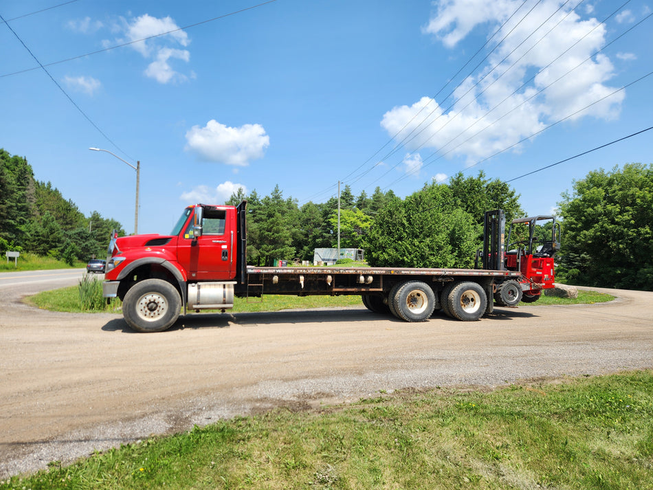 2010 International 7600 Moffett M8 55.4