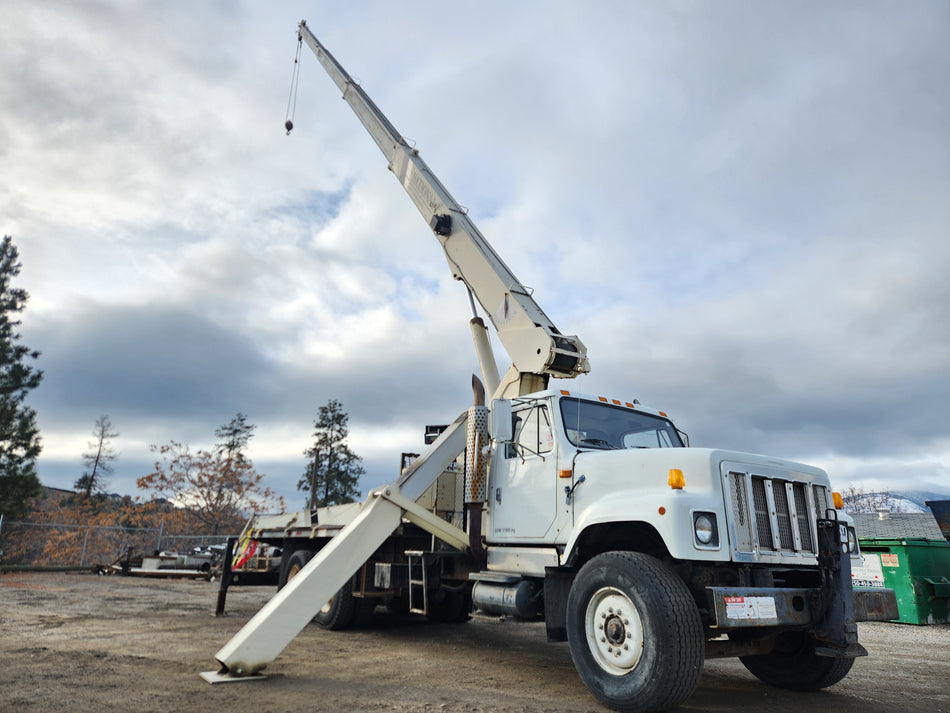 1997 International 2574 - National 900 23t Boom