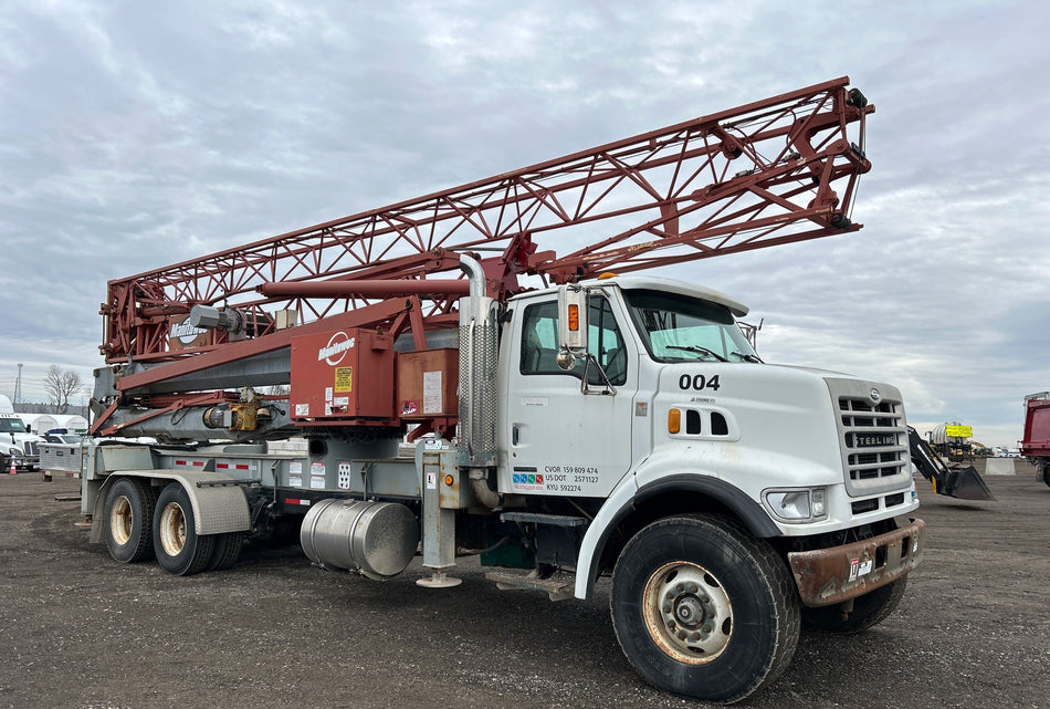 02 Manitowac Tower Crane Truck