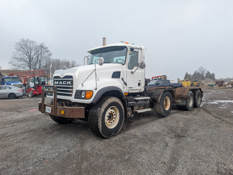 07 Mack CV713