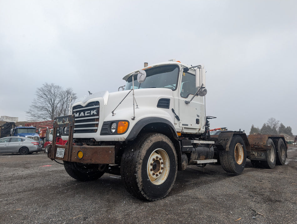 07 Mack CV713