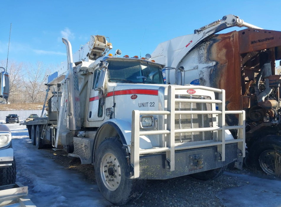 16 Peterbilt 365 National Boom Truck